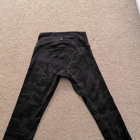 Lululemon Wonder Under Size 8 - Picture 2 of 4